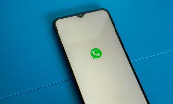 ЕС нареди на Meta да позволи на конкурентните AI чатботове да се върнат безплатно в WhatsApp