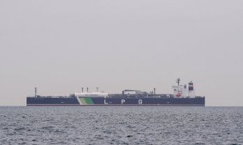 ОАЕ ускоряват строителството на петролопровод, който заобикаля Ормузкия проток