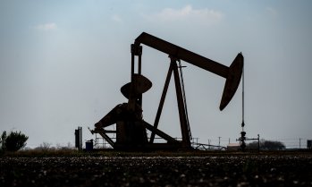 Цените на петрола леко се понижават, но остават на високо ниво*