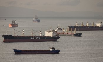 Два търговски кораба горят край Бяла след удари с дронове*