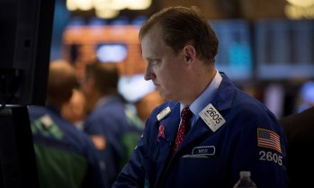 Скокът в доходността на американските ДЦК потопи индексите на Wall Street