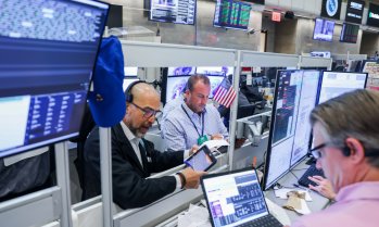 S&P 500 открива сесията на червено заради акциите на производителите на чипове*