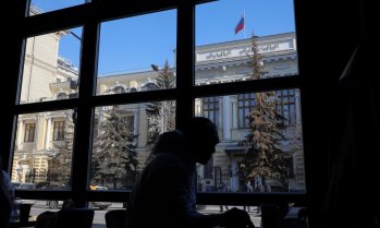 Русия запазва основната лихва на фона на инфлацията, подхранвана от украинските удари