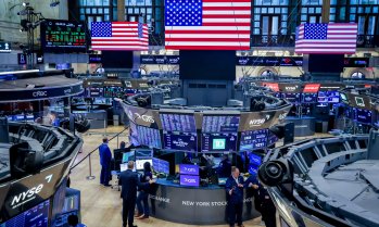 Dow Jones се понижава с над 300 пункта, притиснат от покачващите се цени на петрола*