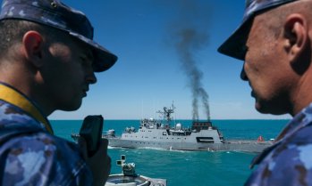 Украйна затяга изолацията на Крим и по море, енергийните проблеми се задълбочават