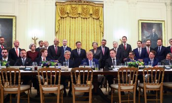 Тръмп отхвърли нови AI правила и заложи на доброволни одити след среща с лидери в сектора