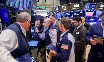 Dow се покачва с над 500 пункта, подкрепен от спадащите цени на петрола*