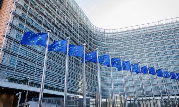 ЕК облекчава правилата за ESG отчетност за мениджърите на активи