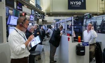 Dow се срива с 600 пункта, след като сортът Брент премина нивото от 100 долара*