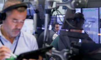 Индексът S&P 500 отстъпва на фона на рязкото поскъпване на петрола*