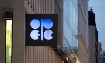 ОПЕК и МАЕ се разминаха в прогнозите си за петролния пазар през 2026 г.