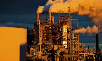 Петролът поскъпва, след като САЩ сигнализираха, че засега няма да ударят Иран*