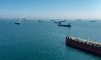 Цената на петрола расте след подновените опасения за доставките през Ормузкия проток*