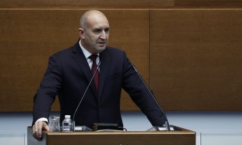 Социолози отчитат спад в доверието към кабинета "Радев" през юни