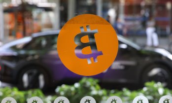 Биткойнът продължава да губи инерция, но все още няма опасения за край на възхода