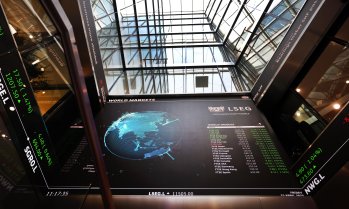 Общоевропейският индекс Stoxx Europe 600 отстъпи с 1%