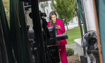 CNN, MS NOW и Politico съдят администрацията на Тръмп за отнетия достъп до Белия дом