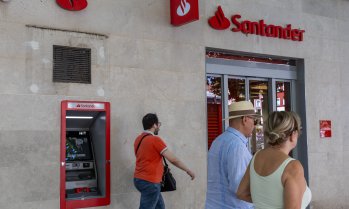 Santander застана начело по пазарна капитализация в Испания, измествайки собственика на Zara 