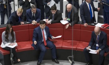 Водещите европейски борсови индекси завършиха първата сесия за седмицата с ръстове