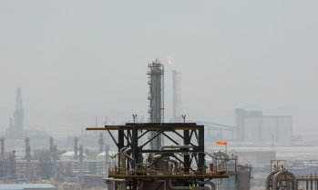 МАЕ: Световното търсене на петрол ще отбележи първия си годишен спад от 2020 г. насам