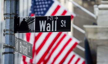 Nasdaq скочи с над 2% до рекорден връх, подкрепен от компаниите за изкуствен интелект