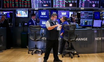 Dow Jones прибави над 400 пункта, S&P 500 завърши на още един рекорден връх