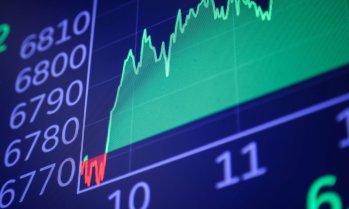 Dow Jones добави над 550 пункта, след като инвеститорите се пренасочиха от технологичните акции