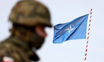 НАТО обсъжда дали да разположи още американски ядрени оръжия в Европа