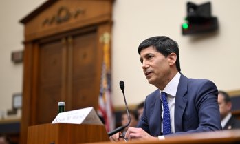 Кевин Уорш печели време, но изпитанията за Фед тепърва предстоят