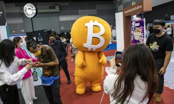 Биткойнът е в мечи пазар след нова порция ударно поевтиняване