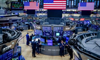 Новите върхове на доходността по облигациите тласнаха Dow към трети пореден спад 