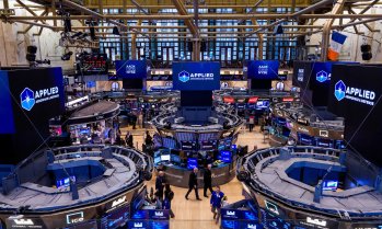 Индексът Dow Jones премина границата от 52 000 пункта за първи път в историята