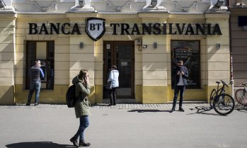 Рекордна глоба удари акциите на румънски банки след разследване на междубанковите лихви