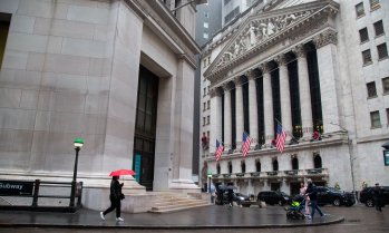 Dow се покачва до рекордно ниво, Wall Street се насочва към печеливша седмица*