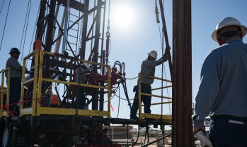 Петролът поскъпва, след като Тръмп нареди блокада на танкери край Венецуела*