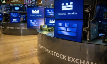 Dow Jones се покачва с 400 пункта, подкрепен от понижаващите се цени на петрола*