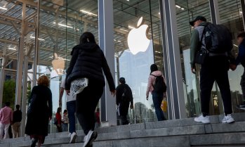 Apple предизвиква Amazon на пазара за умни домове с новото си устройство HomeView
