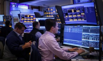 Dow Jones прибави над 470 пункта в края на печеливша седмица за американските акции