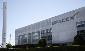 SpaceX напредва с плановете за най-голямото IPO на всички времена