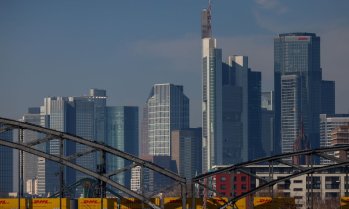 Банките в еврозоната затягат условията за кредитиране на бизнеса и домакинствата