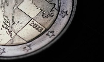 Правителството ще ограничава дефицита с приходи от данък върху свръхпечалбите и хазарта