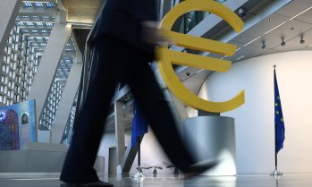 ЕЦБ: Ръстът на заплатите в еврозоната ще се ускори до следващата година