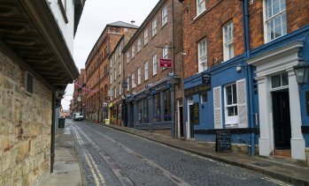 Британският пазар на жилища се забавя заради спад в доверието