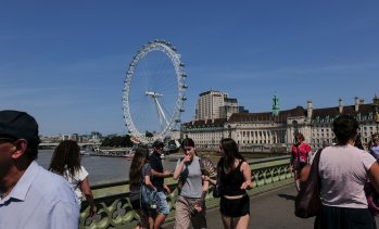 Секторът на услугите във Великобритания се свива с най-бързия темп от януари 2023 г.