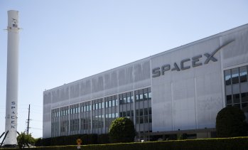 Търговията на SpaceX в Nasdaq-100 започна с разочарование за инвеститорите