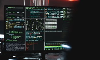 Как открита от AI уязвимост спря държавни сайтове по целия свят