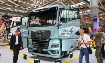 Volkswagen поглежда към бизнеса си с камиони в опит да свие разходите