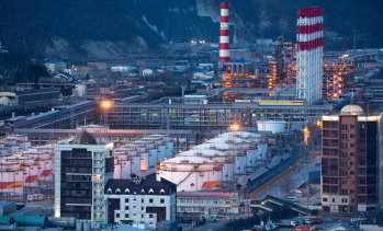 МАЕ вижда сериозни рискове от спад в добива на руски петрол заради санкциите