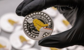 Британският Кралски монетен двор пусна монета с лика на Фреди Меркюри