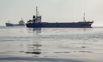 Ударът с дрон по газови танкери в Египет поражда опасения за сигурността и около Суец